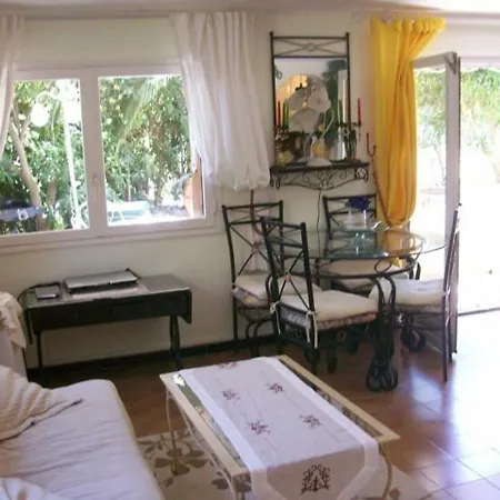 Cosy Avec Terrasse Et Parking, A 2 Pas De La De Saint-clair - Menage Inclus - Fr-1-251-12 * Le Lavandou
